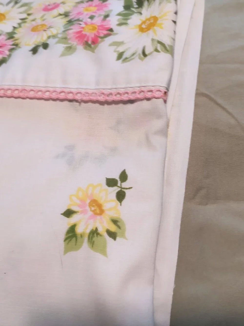 Springmaid Twin Flat Sheet and Sage green percale 50/50 fitted sheet